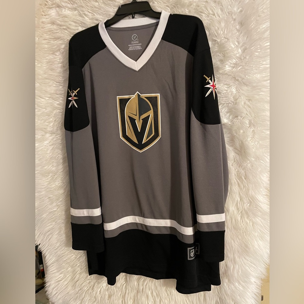NHL Vegas Golden Knights Men’s Replica V-Neck Hockey Jersey. Size XL